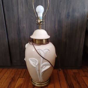 Vintage Chapman Porcelain Cream-Tan Porcelain Table Lamp with Sculpted Lillies